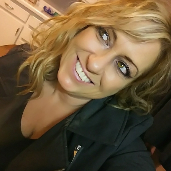 Meet your Posher, Roberta - Picture 1 of 1